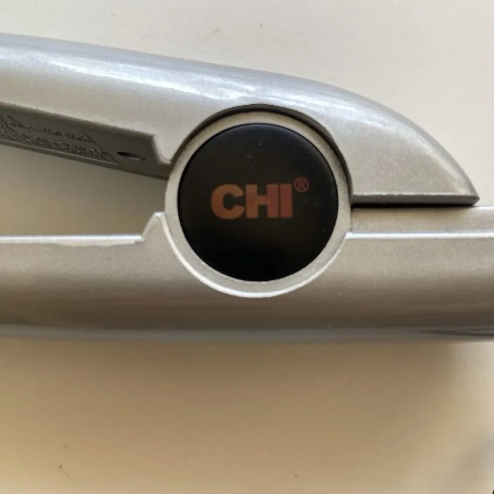 Chi 1 Inch Ceramic Hairstyling Flat Iron Blue/Silver Ombre Model GF 1001 35W
